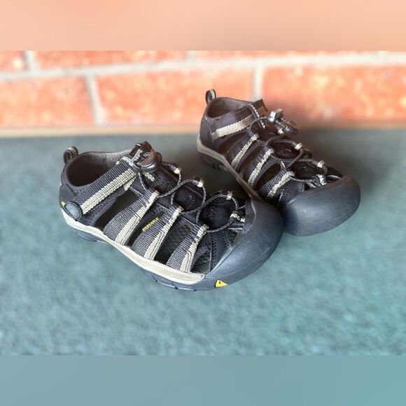 Keen H2 Newport Hard Toe Washable Sandals Size 4 Big Kids - Picture 14 of 15